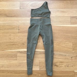 SET Active Small Scultpflex Leggings + One Shoulder Bra